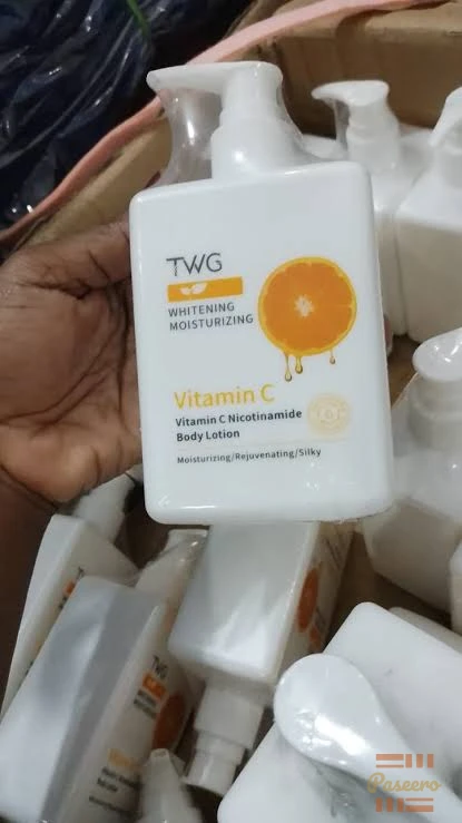 TWG Whitening Moisturizing Vitamin C Nicotinamide Body Lotion 300ml