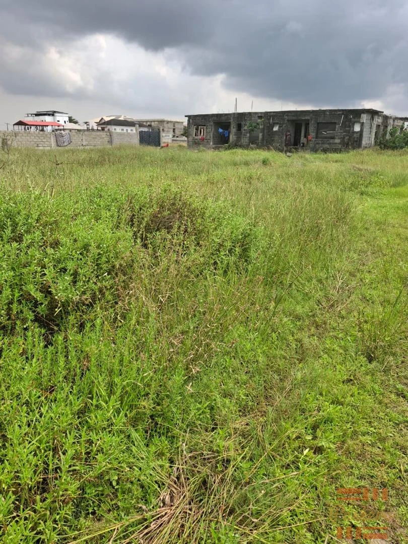 500 sqm plot of land