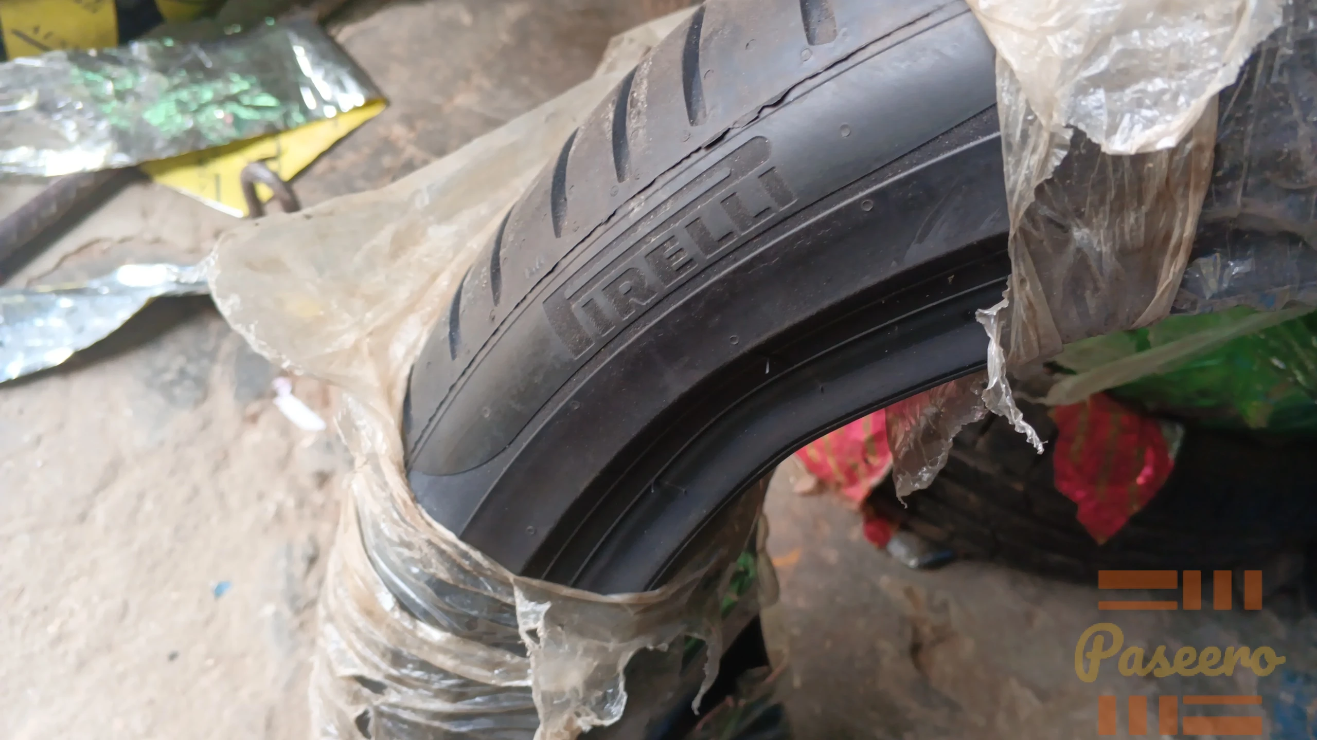 Brand new pirelli tyre 255/40/21