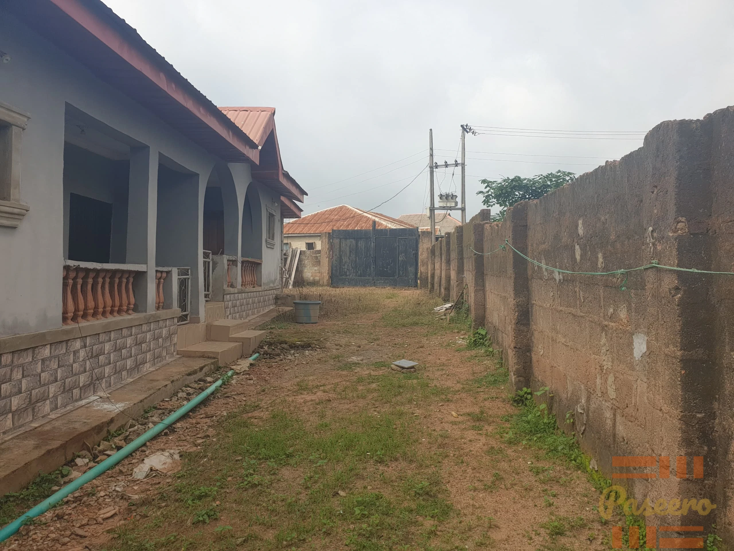 Twin 3 bedroom flat for sale with an uncompleted mini duplex at the back13