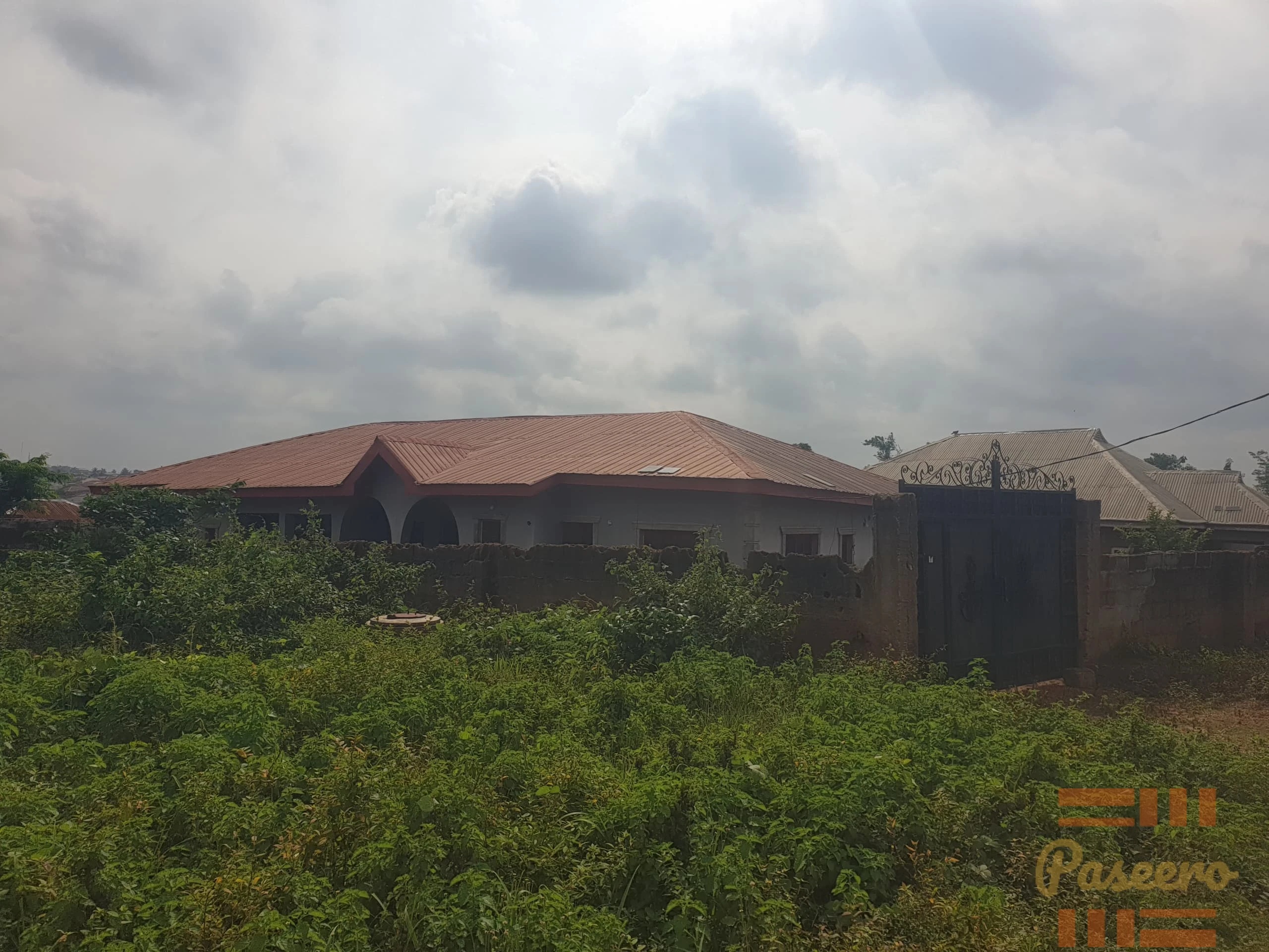 Twin 3 bedroom flat for sale with an uncompleted mini duplex at the back14