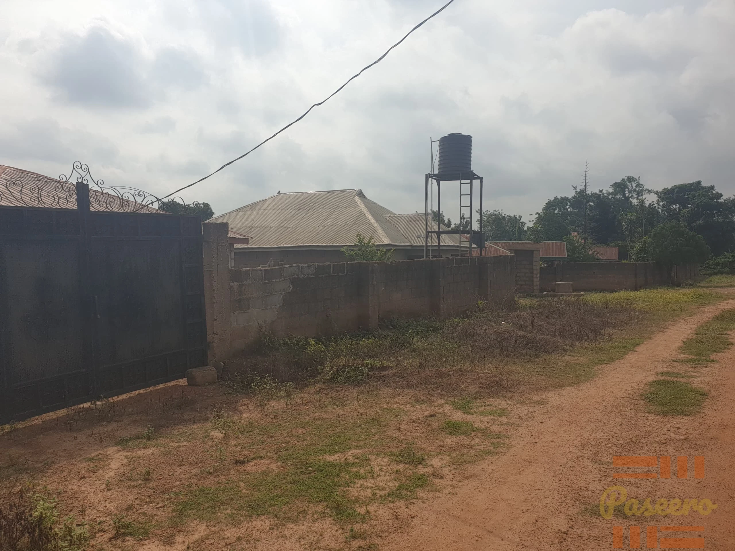 Twin 3 bedroom flat for sale with an uncompleted mini duplex at the back3