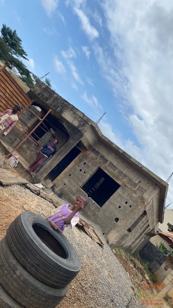 3 units of a room and parlour self, facing major road for sale1