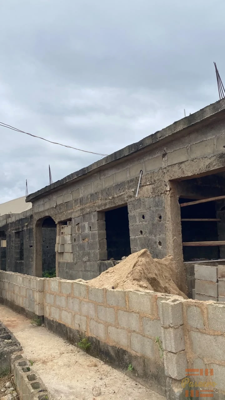 3 units of a room and parlour self, facing major road for sale2