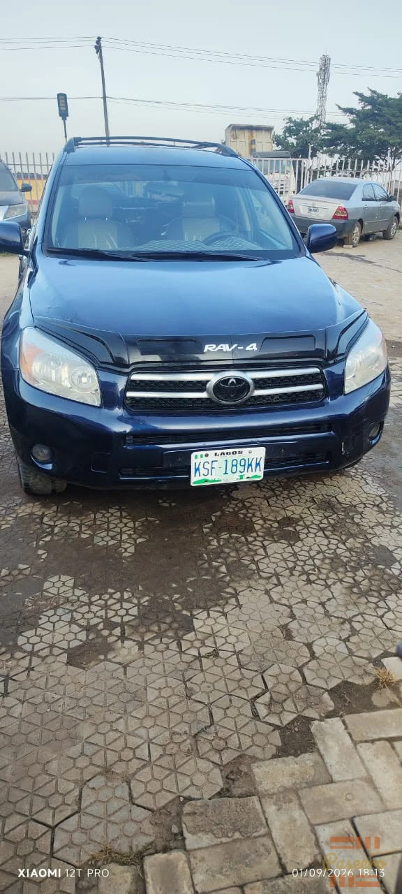 Toyota RAV42